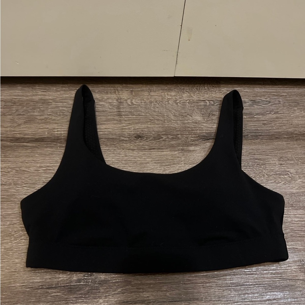 ✨✨✨Vuori Black Daily Bra size Small